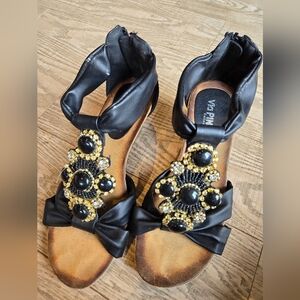 Via Pinky Collection | Elegant Black and Gold 'Emily' Sandals, Size 7.5